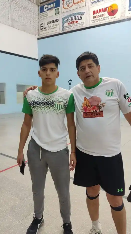 Espectacular velada con partidos concertados
en la cancha abierta del Club Pelota Gualeguay