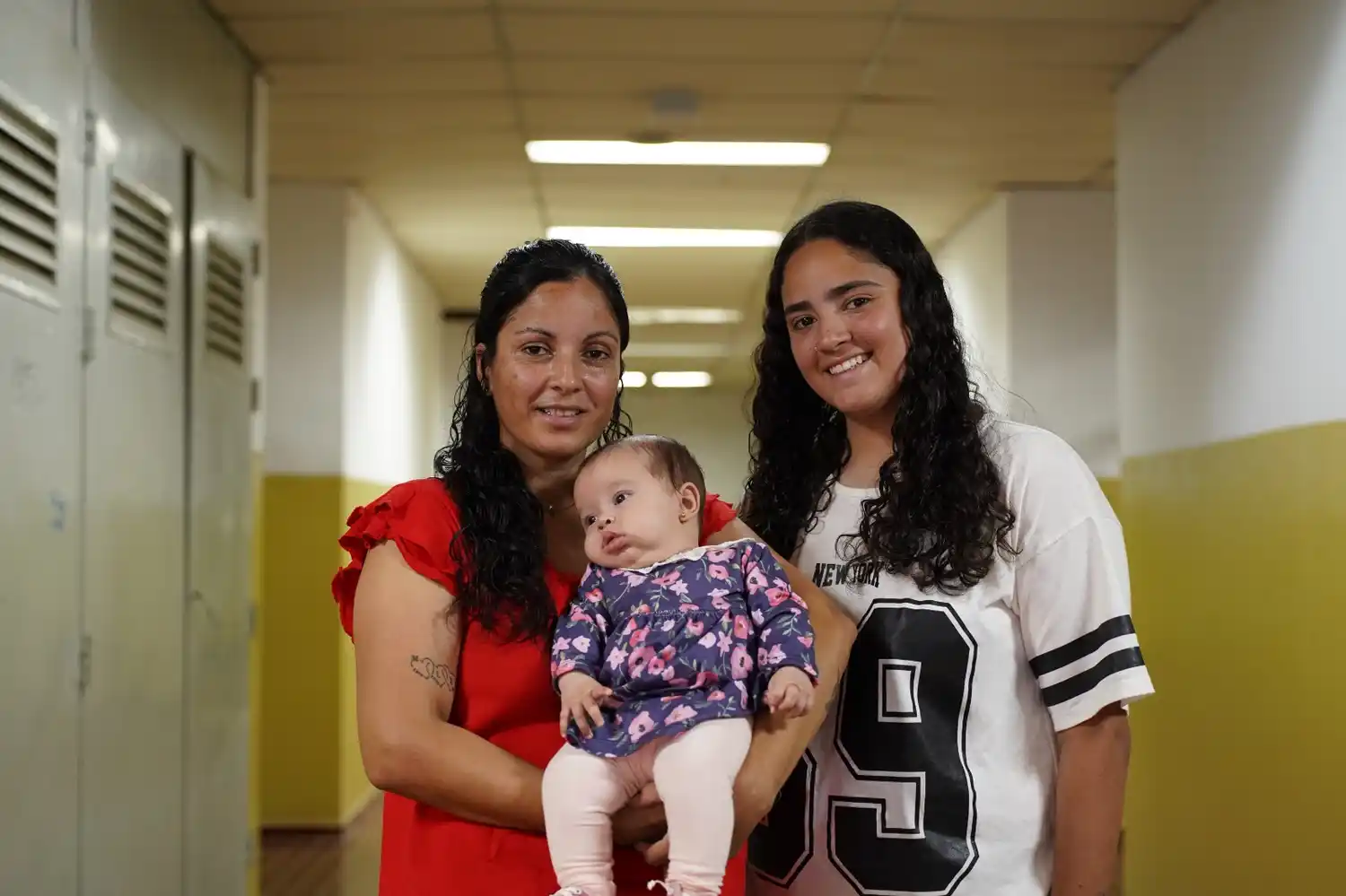 Marianela Alcántaro e hijas
