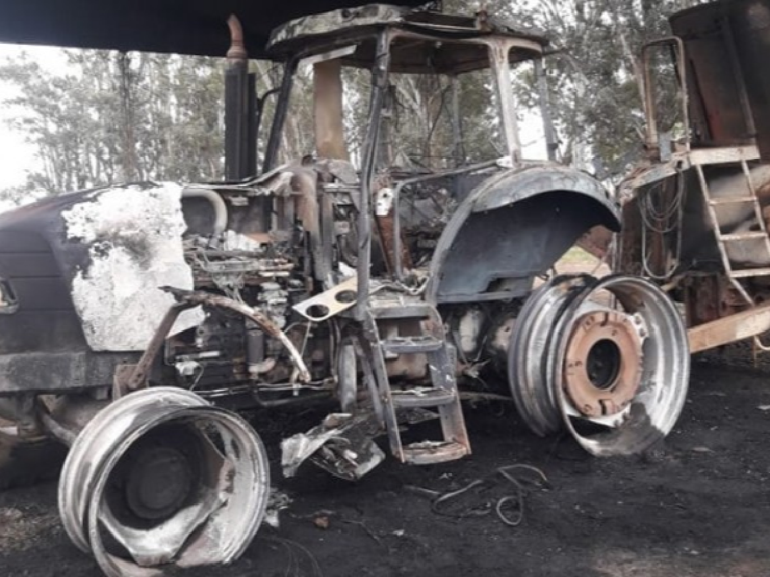 Laspiur: Un incendio generó daños totales en un tractor