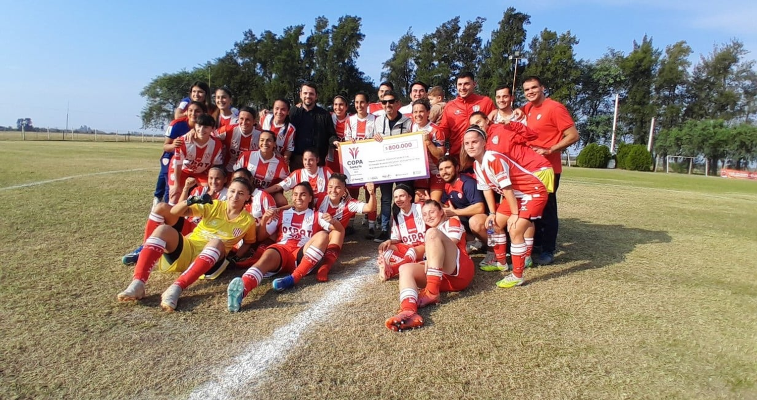 El equipo rojiblanco empató 2 a 2 con Defensores de la Costa y logró clasificar a la próxima etapa del certamen provincial. Crédito: Copa Santa Fe