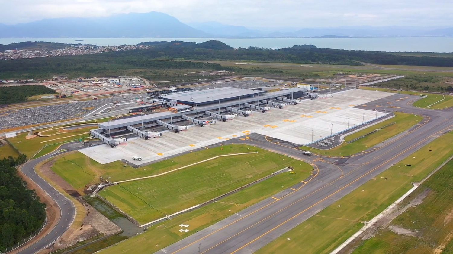 Lanzan línea de buses desde el aeropuerto de Florianópolis a Porto Alegre por las inundaciones