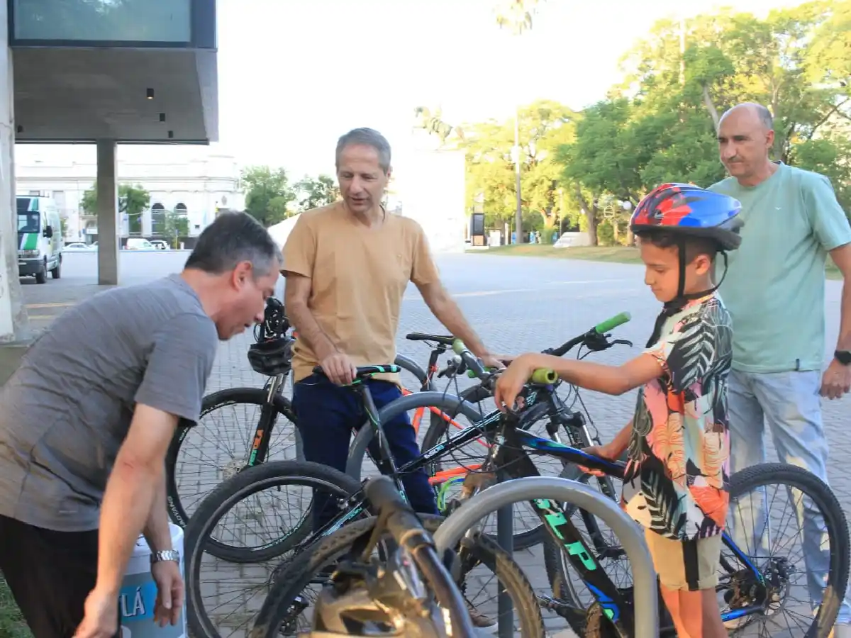 Los vecinos de San Francisco ya pueden utilizar los primeros infladores de bicicletas públicos
