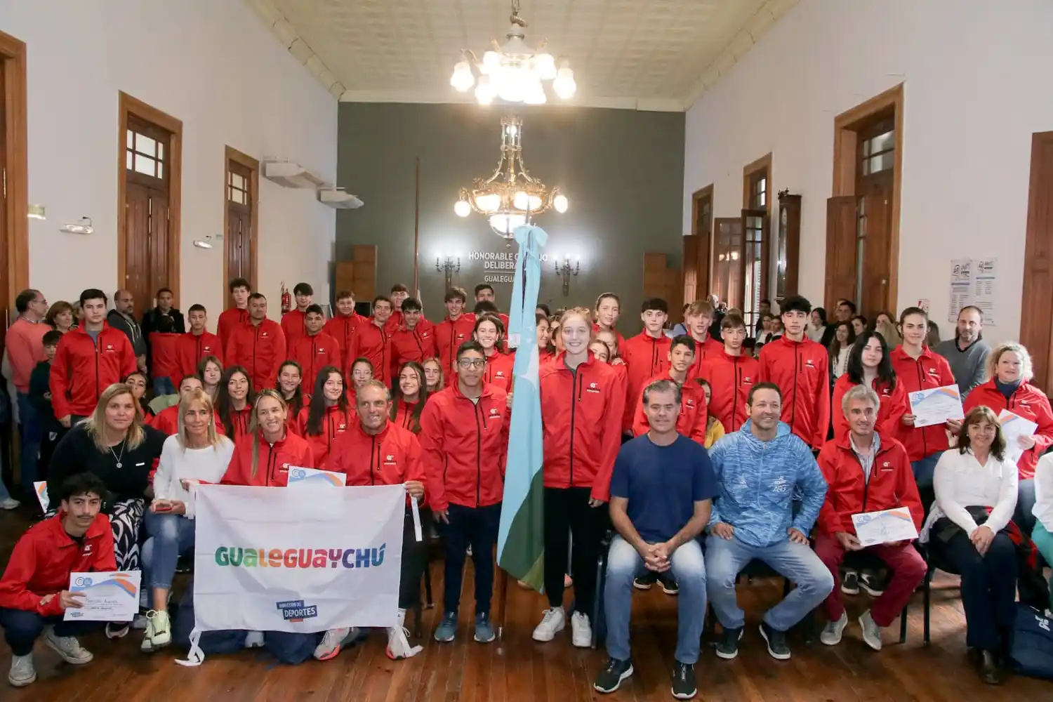 El intendente Piaggio abanderó a la delegación local que participará en los Juegos Nacionales Evita