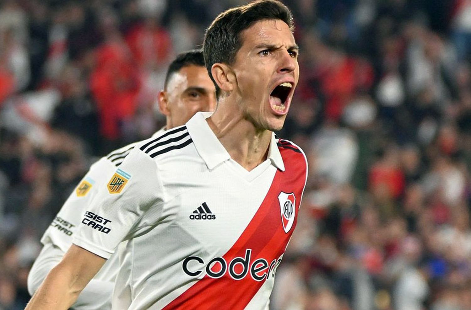 River recuperó la ventaja en la cima