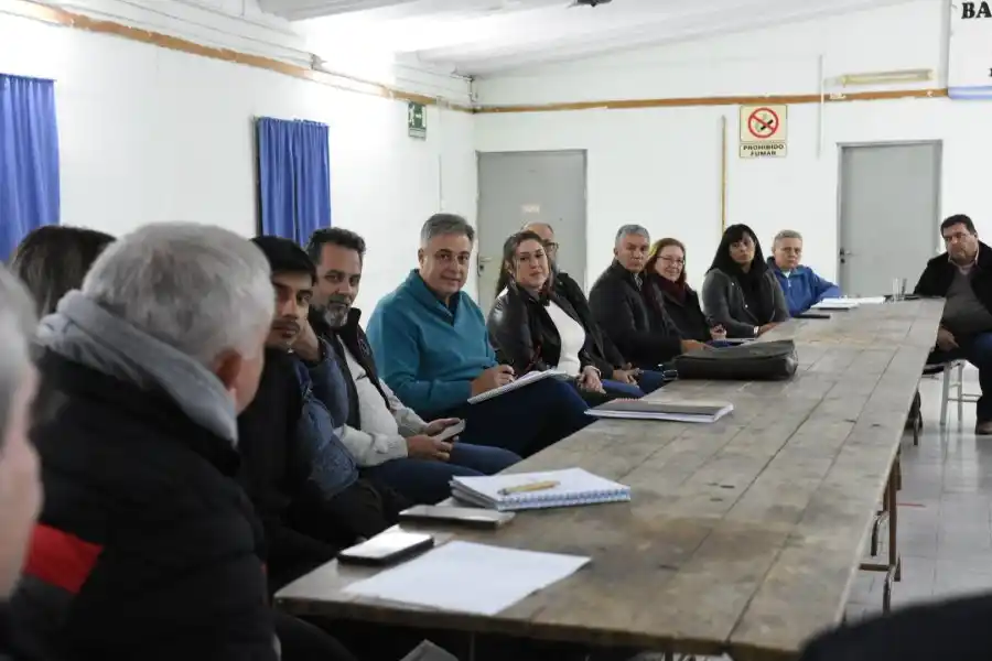 Primer encuentro entre el Ejecutivo y la nueva comisión de la FEV
