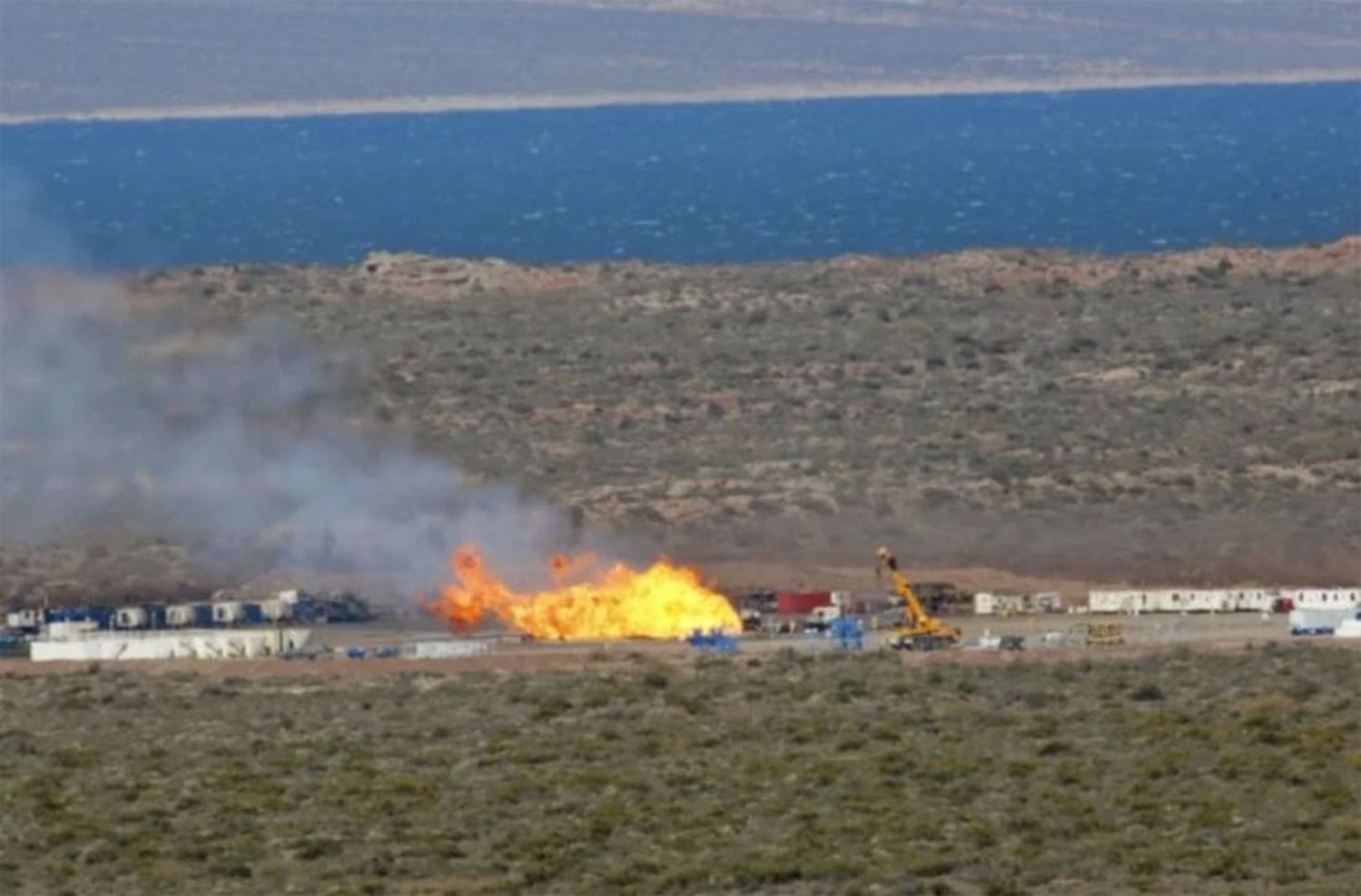 Estiman que controlar el fuego en Vaca Muerta llevará hasta tres semanas