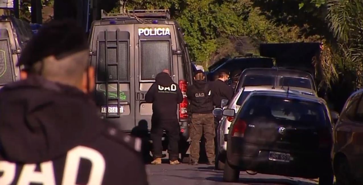 Un hombre se atrincheró con un rehén: “realizó 300 disparos” contra la policía