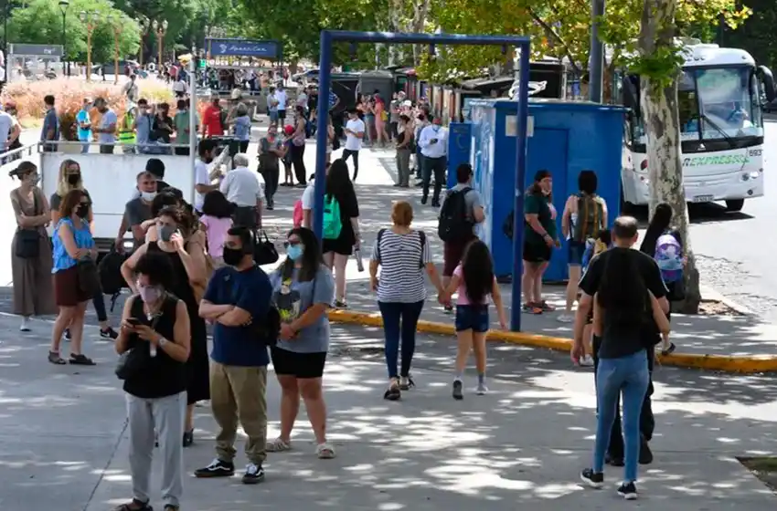 "El Pase Sanitario obliga a los ciudadanos a convertirse en una especie de muertos civiles"