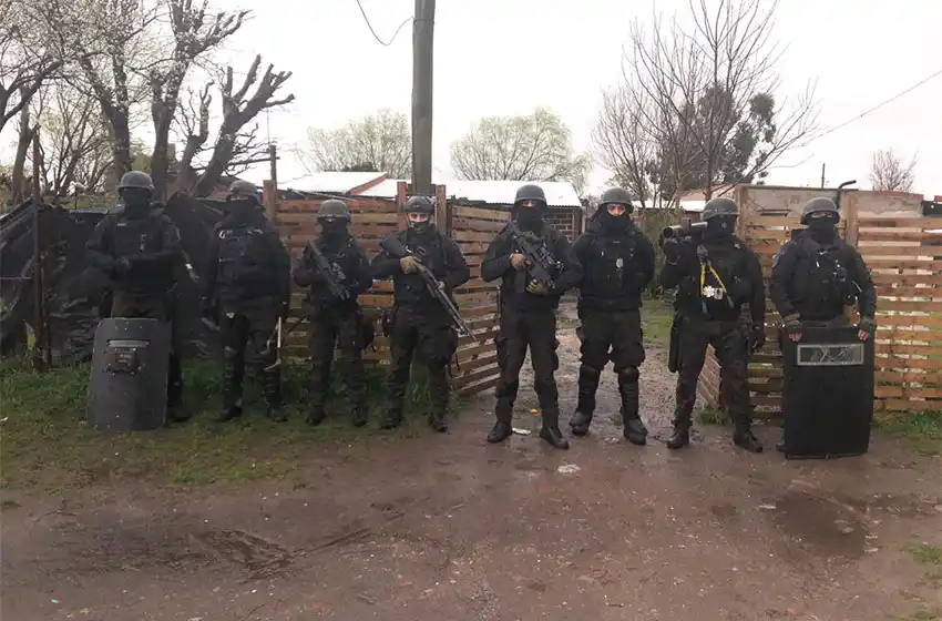 Robó a punta de pistola a un hombre que transitaba por ruta 226: fue detenido