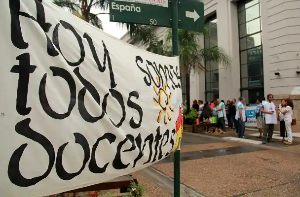 Los docentes reclamaron por sueldos mal liquidados