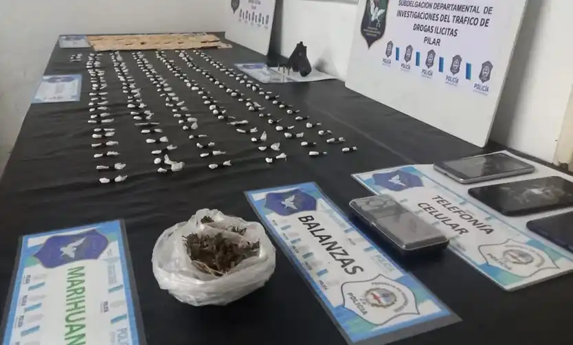 Detienen a dos sujetos acusados de vender drogas en Derqui