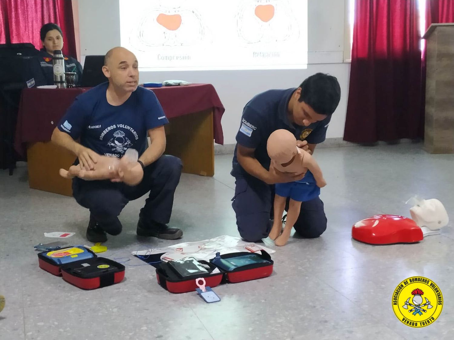 Bomberos le salvaron la vida a un bebé que estaba ahogado