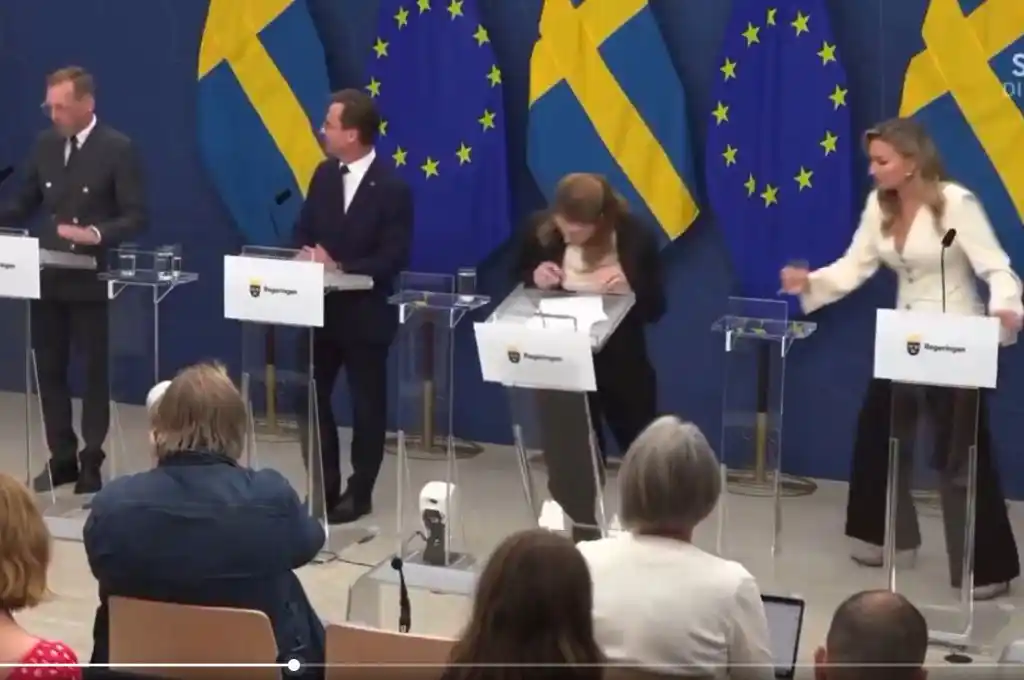 Lann se desmayó en medio de la conferencia