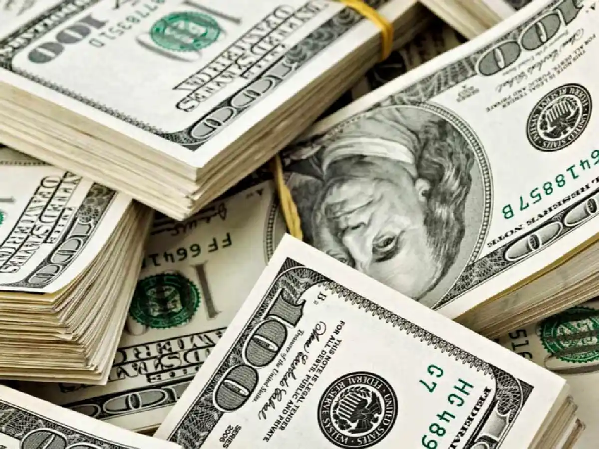 El dólar blue sigue subiendo y cerró en $284