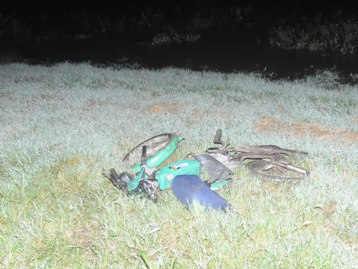 Un camión embistió a una moto en la autovía 19: dos jóvenes gravemente heridos 