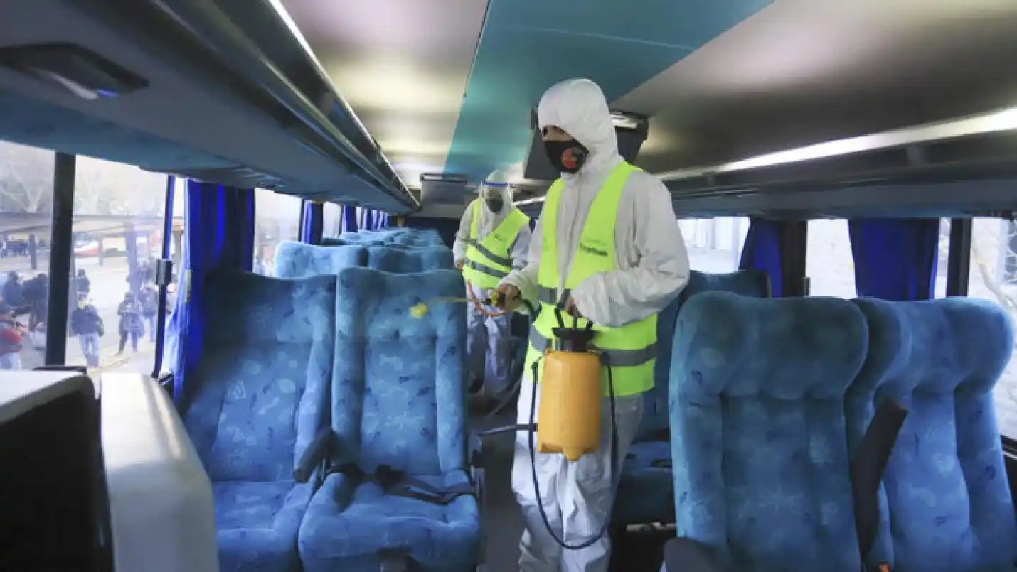 Un pasajero se enteró que tenía covid en pleno viaje y debió intervenir la Línea SaludHable