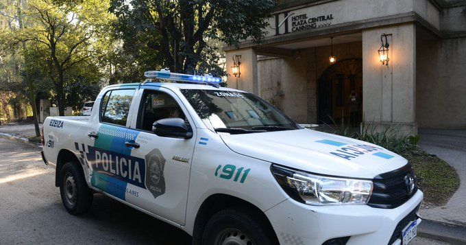 Allanan el hotel donde están alojados los tripulantes iraníes y venezolanos del avión retenido en Ezeiza