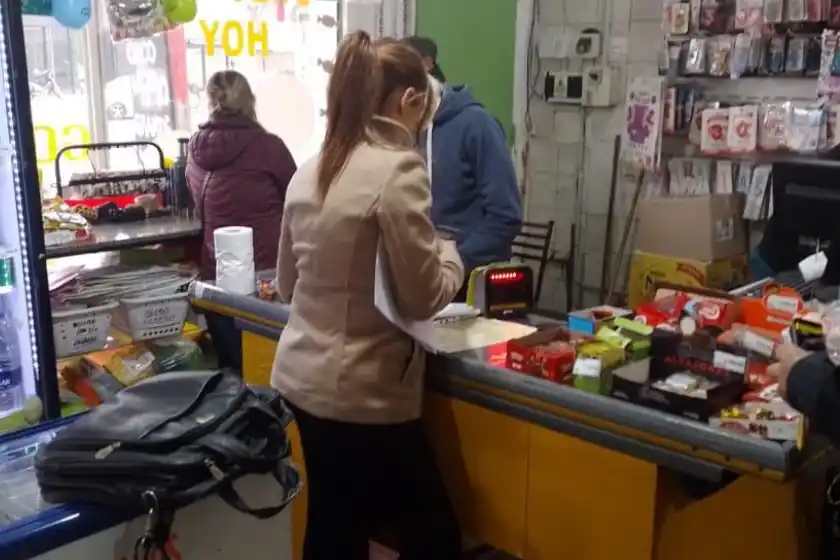 Inspecciones a autoservicios de Rosario: más de 100 trabajadores fueron registrados