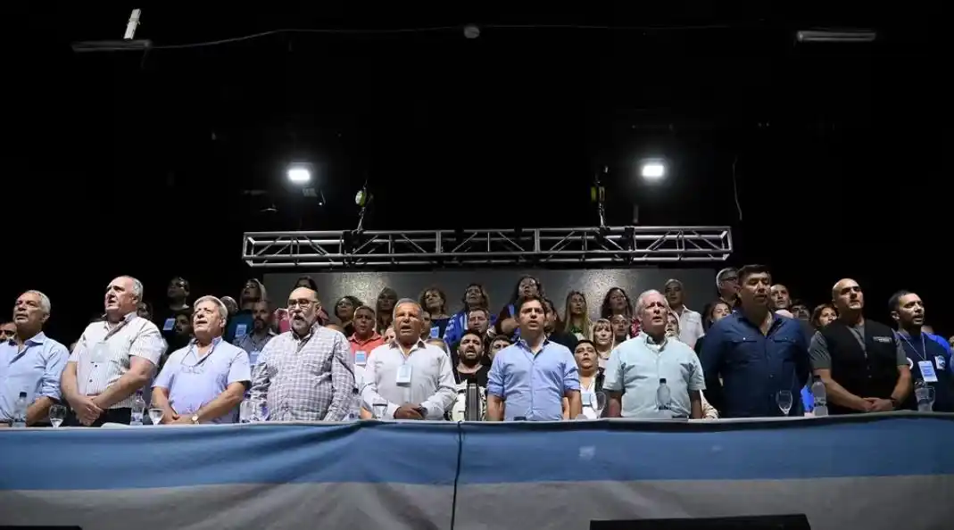 Axel Kicillof se puso al frente de los cuestionamientos al DNU de Javier Milei.