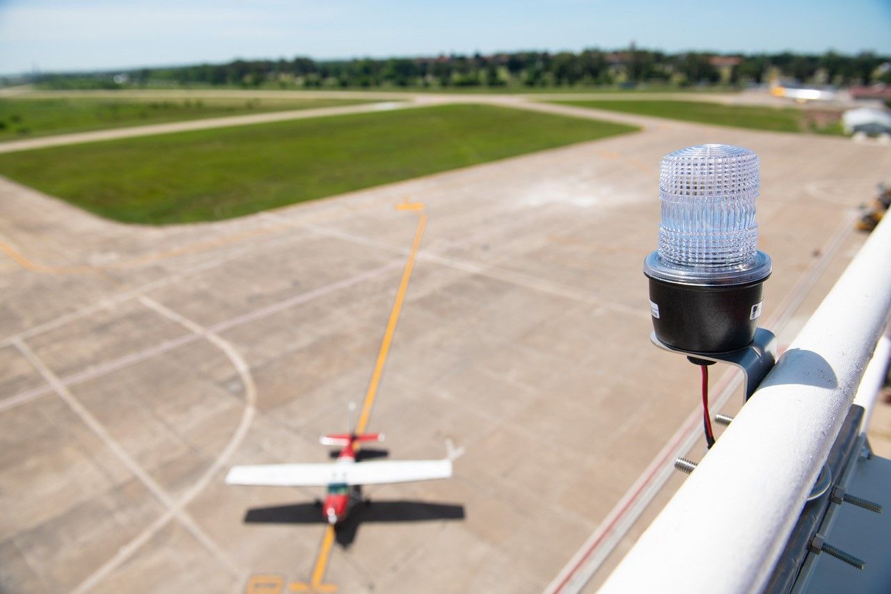 Instalan sistema de detección de rayos en Aeroparque, El Palomar y Ezeiza