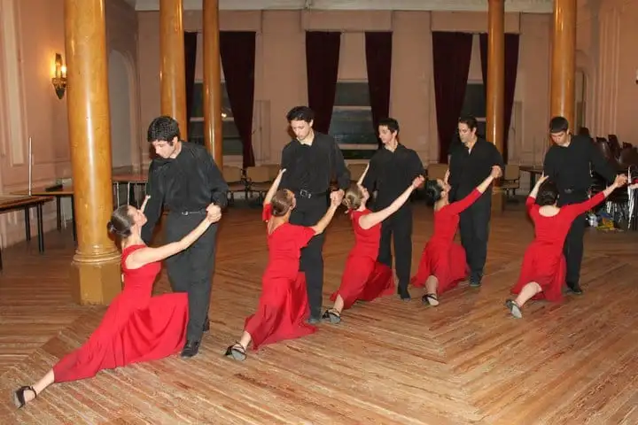 El Ballet de Danzas Argentinas de la Unicen celebra sus 20 años con una noche de gala 