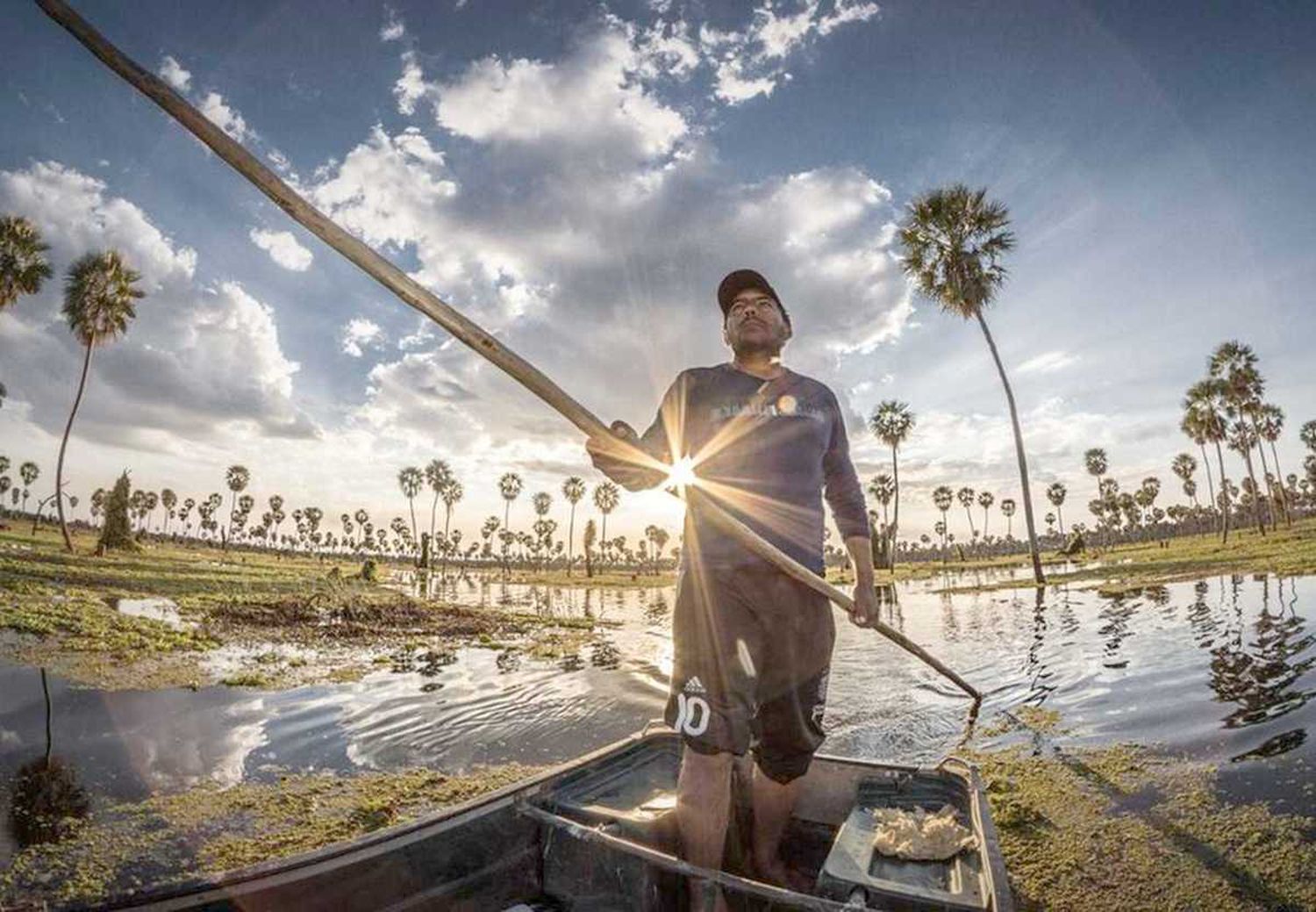 Un viaje a lo profundo del pantanal de 400.000
hectáreas, en un camino jalonado por aldeas pilagás