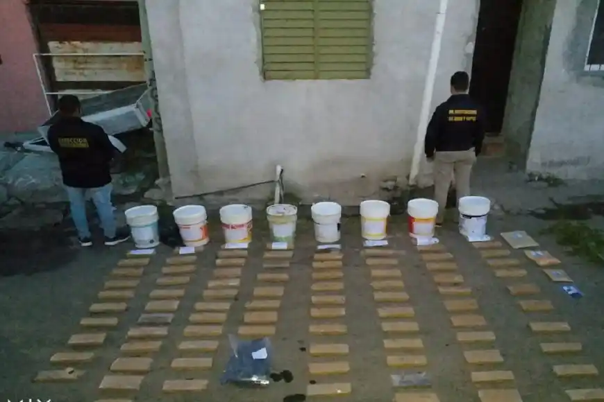 Detuvieron a un empleado estatal con casi 77 kilos de marihuana en su vivienda