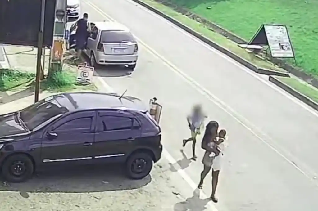 Ana Paula abandonó a la hija mayor de Rosimere y se fue con la beba. (Foto: captura de video).