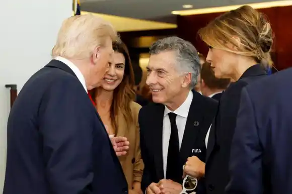 Macri compartió un reencuentro con Donald y Melania Trump en la final del Mundial de Clubes en Nueva Jersey