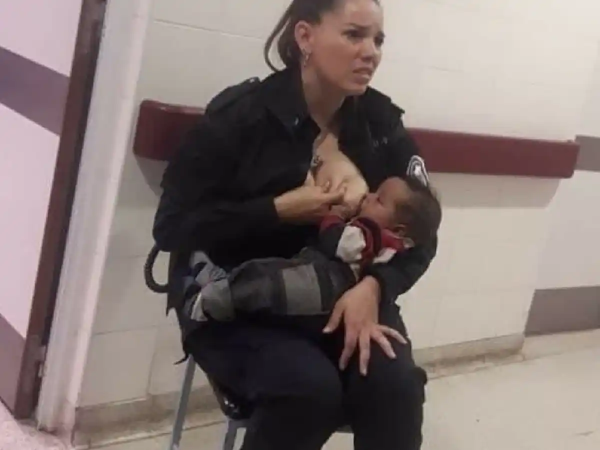 Ascendieron a la oficial que amamantó al bebé 