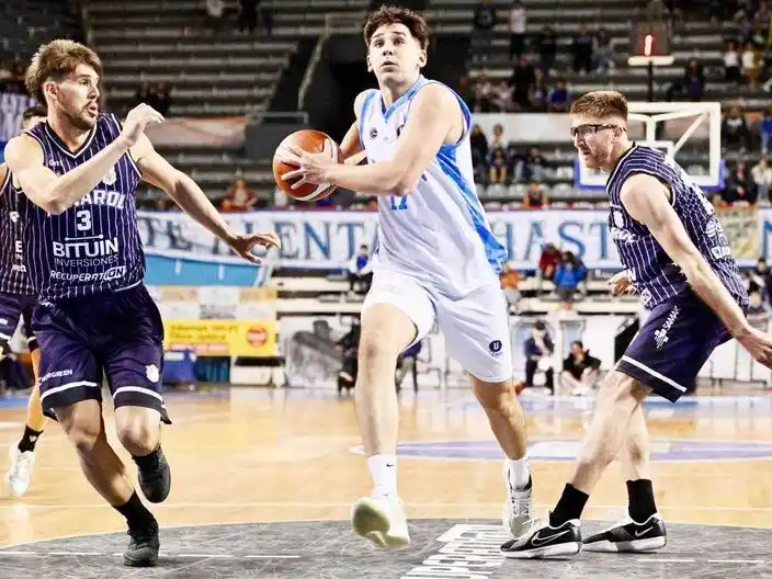 La Unión se enfrenta hoy a
Peñarol en el Cincuentenario