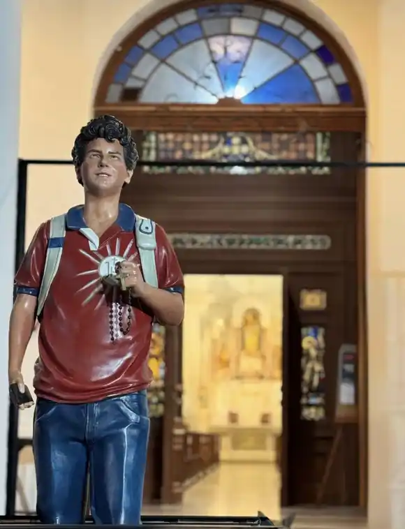 La primera imagen de tamaño real de San Carlo Acutis fuera de Europa, un atractivo espiritual y turístico en Chascomús