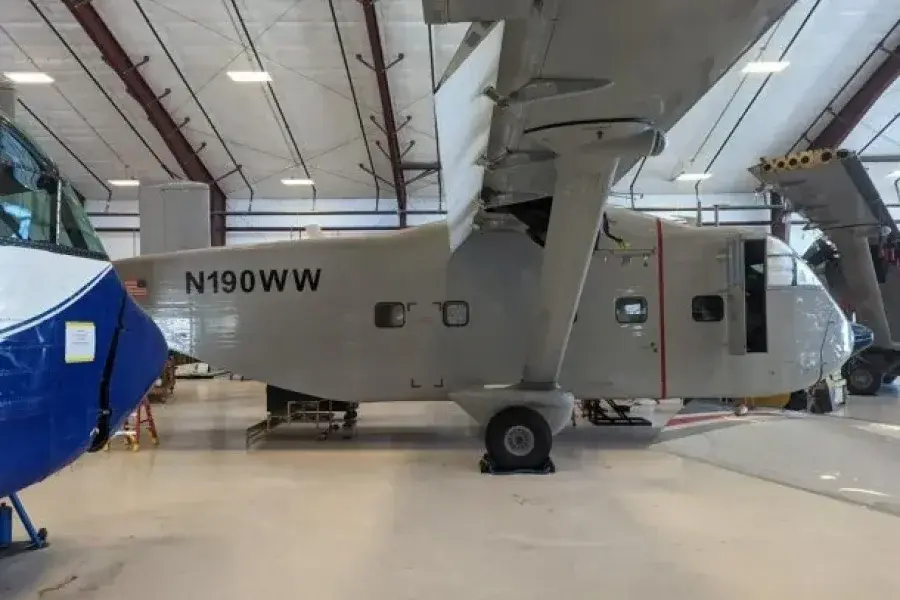 Así es el avión usado en los "vuelos de la muerte" que este sábado llega a la Argentina