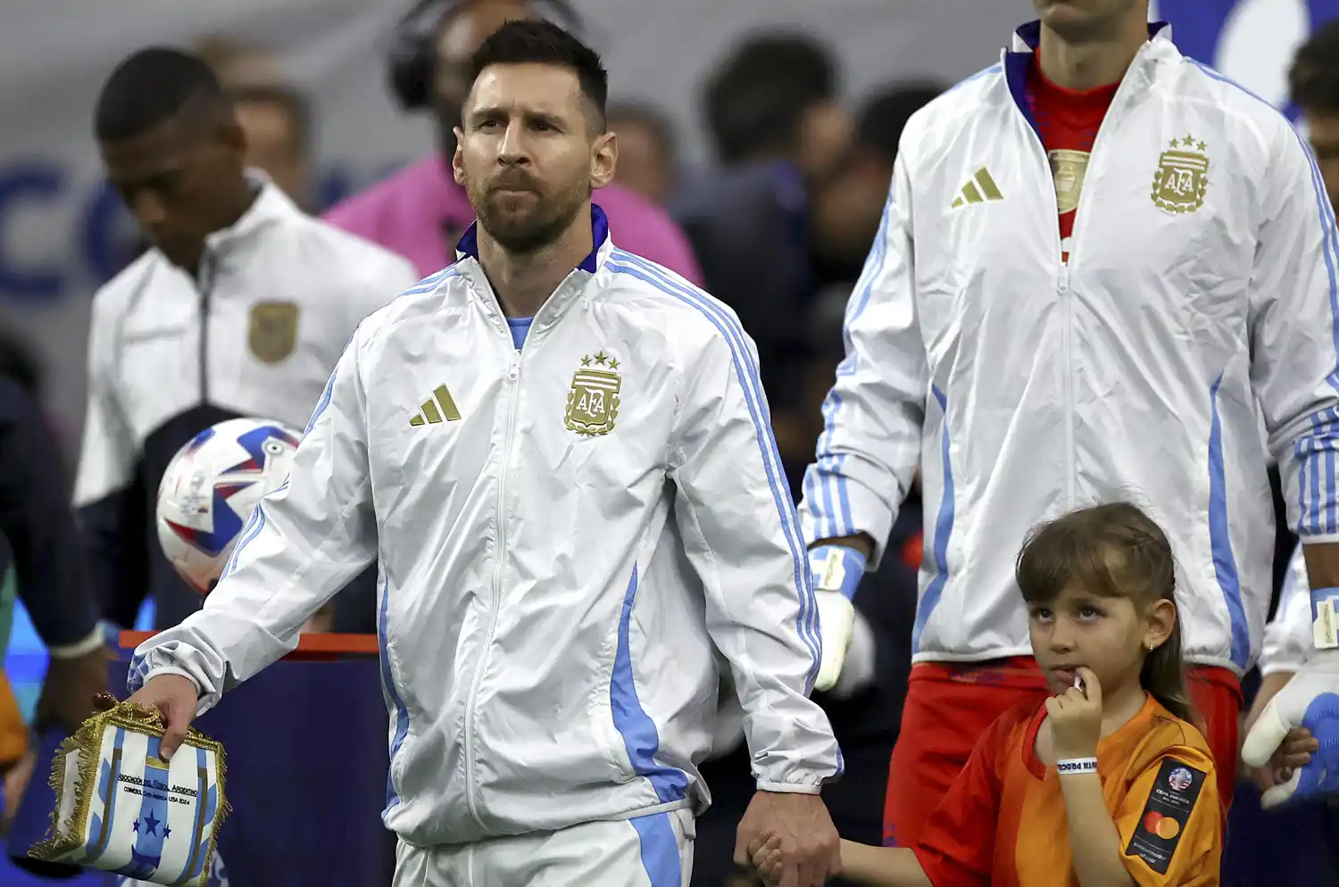 Confirman que Lionel Messi tiene una lesión ligamentaria en el tobillo derecho