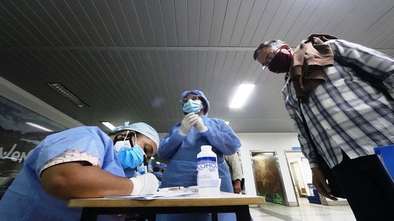 CUESTA 60 DÓLARES: pasajeros deben hacerse una prueba PCR obligatoria al llegar a Maiquetía