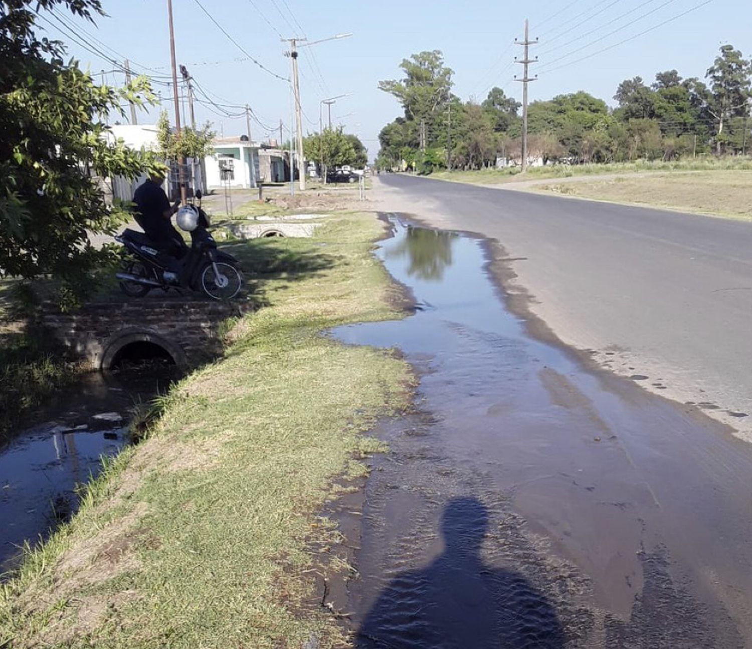 Cuatro barrios sin agua potable por la rotura de un caño