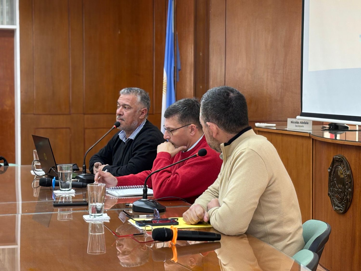 Cáceres fue recibido por los concejales y abordaron el proyecto de compra directa de alimentos