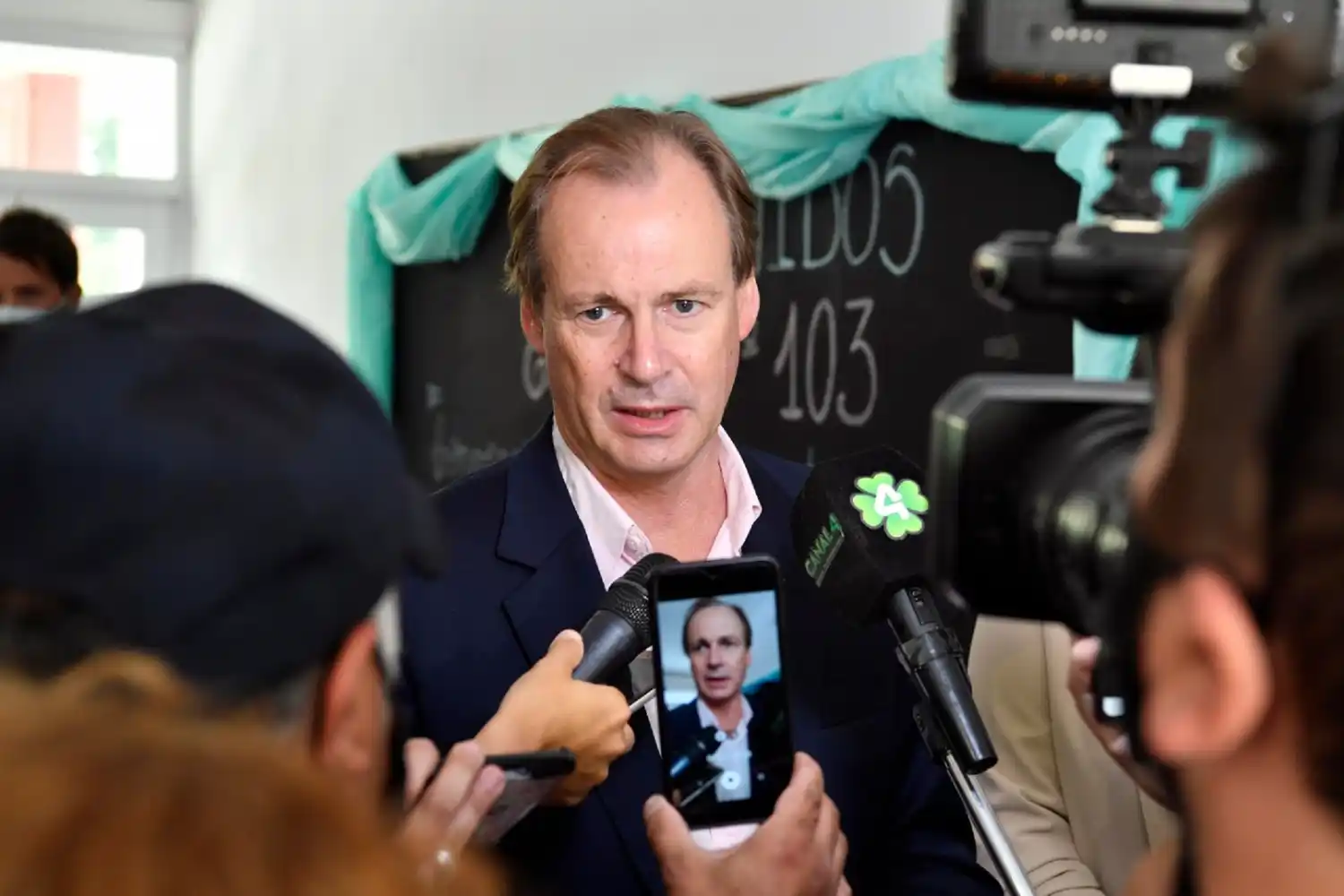 Bordet anunció un bono de fin de año para trabajadores y jubilados provinciales