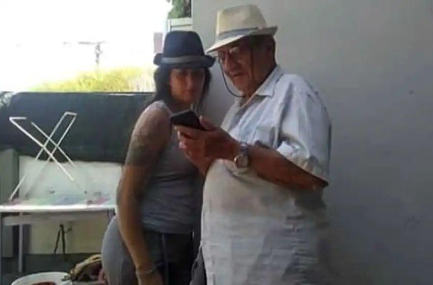 El peor dolor: perdió a su abuelo y no pudo despedirlo porque extraviaron el cuerpo: «Se ríen en nuestras caras»