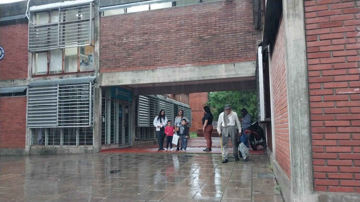 El personal fue autorizado a no concurrir a su trabajo por el temporal.