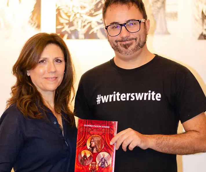 El escritor Somers presentó su novela “Deus Ex Imperium”