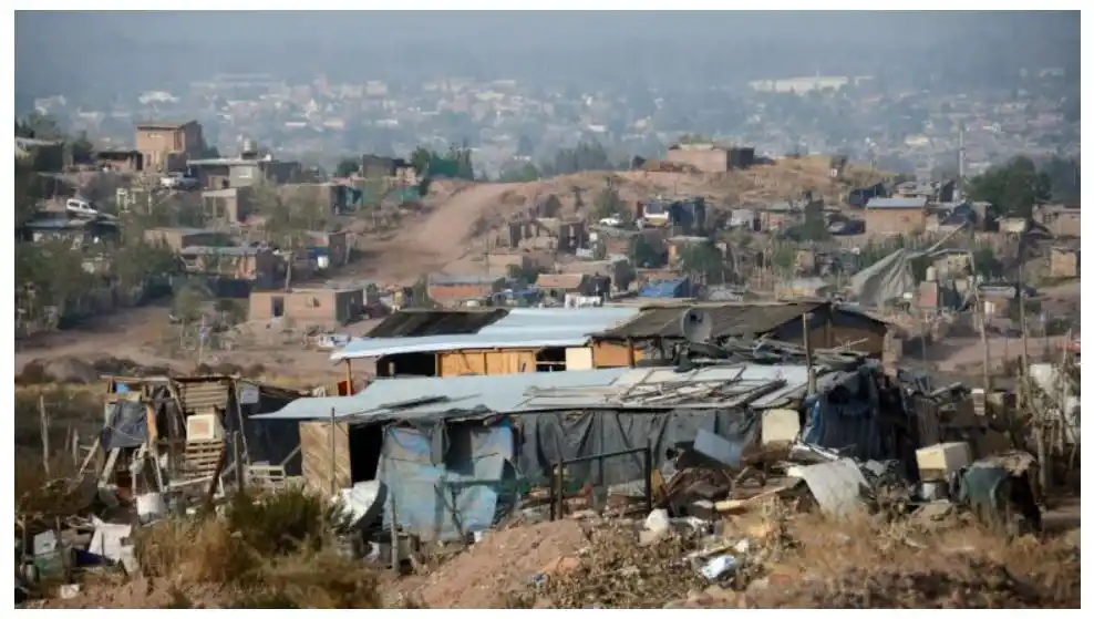 La pobreza cerró 2022 en 39,2%: ya afecta a 18,1 millones de argentinos