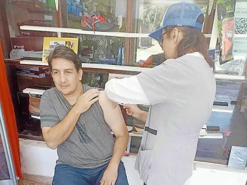 Continúa en el departamento Pilcomayo la aplicación
de la segunda dosis de vacuna contra el dengue