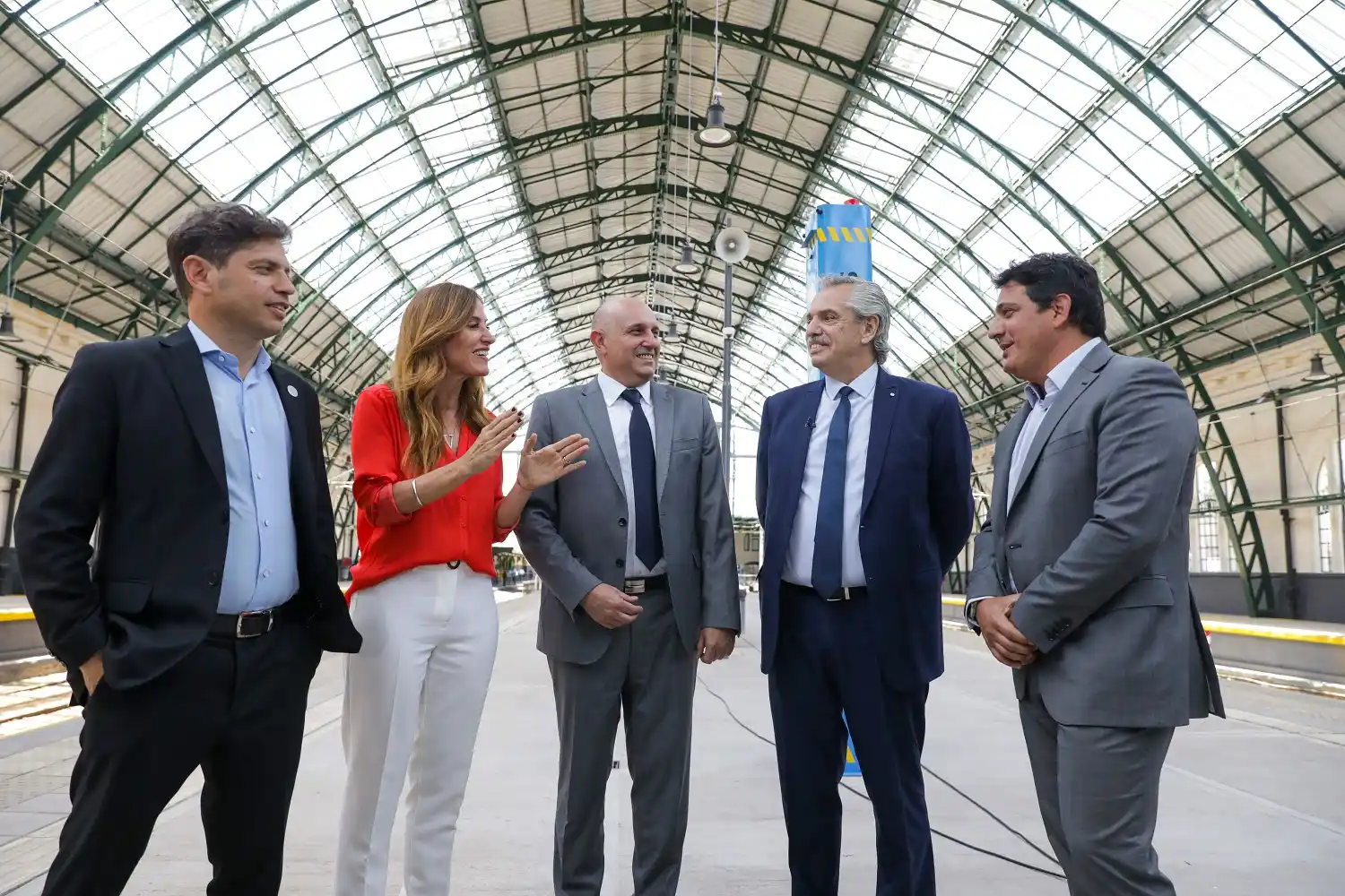 Alberto Fernández encabezó la inauguración de la renovación del histórico techo de la estación de trenes de La Plata.