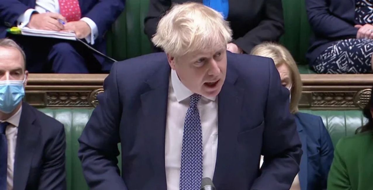 Boris Johnson pidió disculpas por haber realizado una fiesta en pandemia
