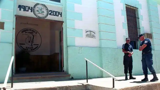 Llevan a la cárcel a jóvenes que violaron a una chica