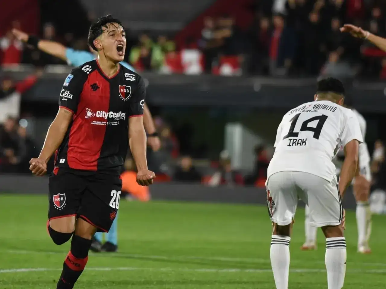 Guch festeja el primer gol rosarino.