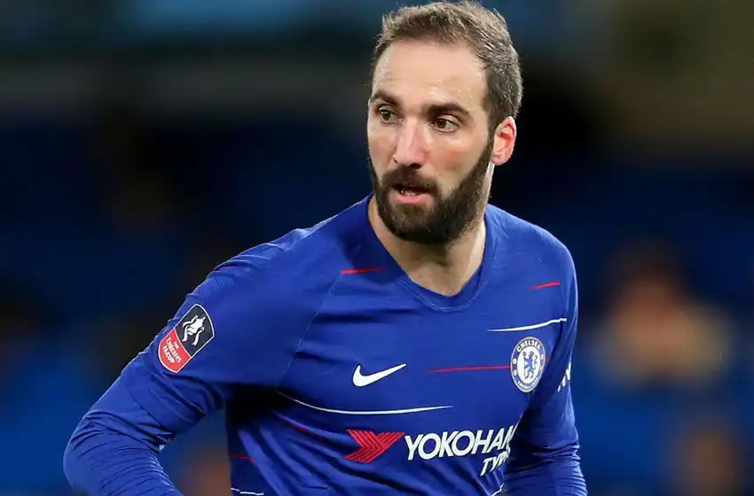 Una sanción impuesta al Chelsea le impide a Higuaín quedarse