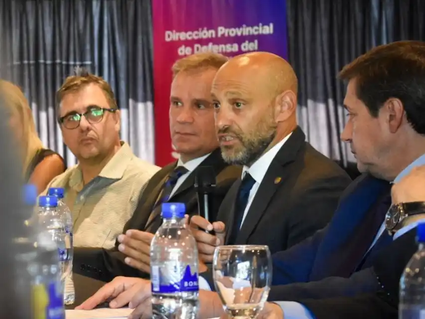 El ministro Gustavo Puccini durante el encuentro en Rosario.