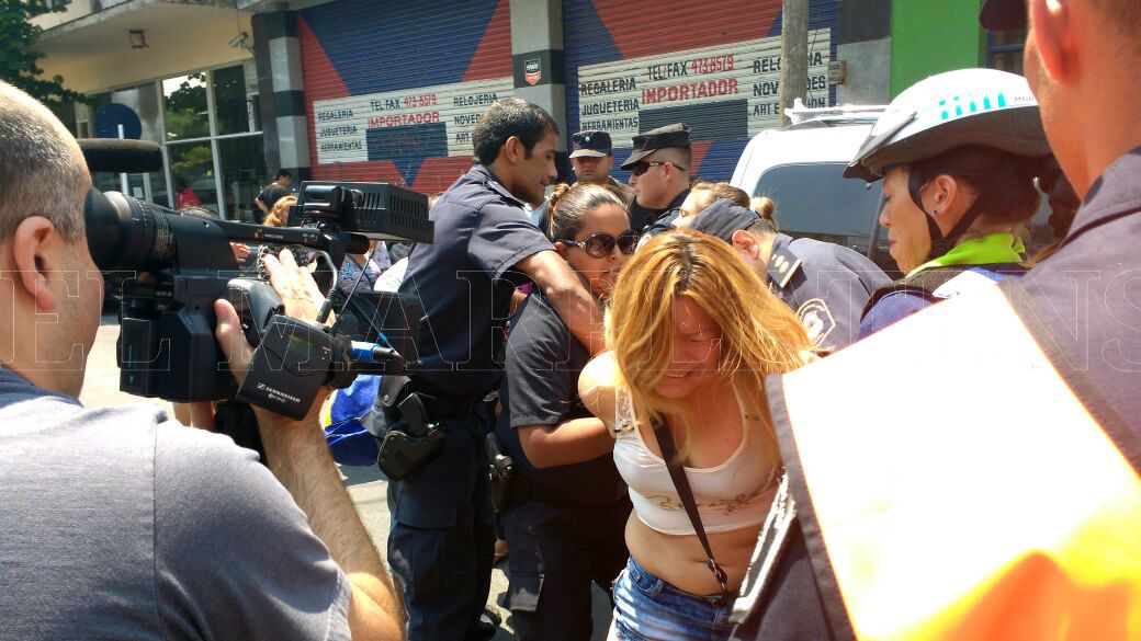 Cuatro manteros aprehendidos y un secuestro "millonario" de mercadería